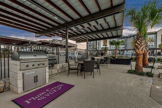 Ventana Plum Creek in Kyle, TX - Foto de edificio - Building Photo