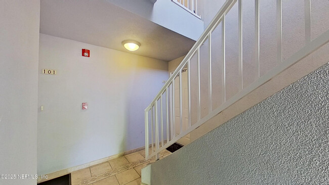 210 11th Ave S in Jacksonville Beach, FL - Foto de edificio - Building Photo