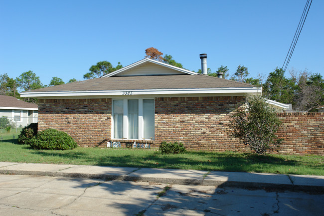 3383 Green Briar Cir in Gulf Breeze, FL - Foto de edificio - Building Photo