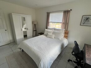 4200 NW 11th Ct in Miami, FL - Foto de edificio - Building Photo