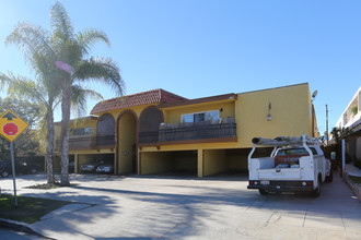 3545 Mentone Ave in Los Angeles, CA - Foto de edificio - Building Photo