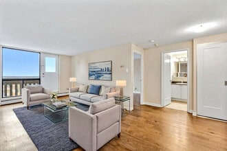 The Woodbine in Ottawa, ON - Foto de edificio - Building Photo