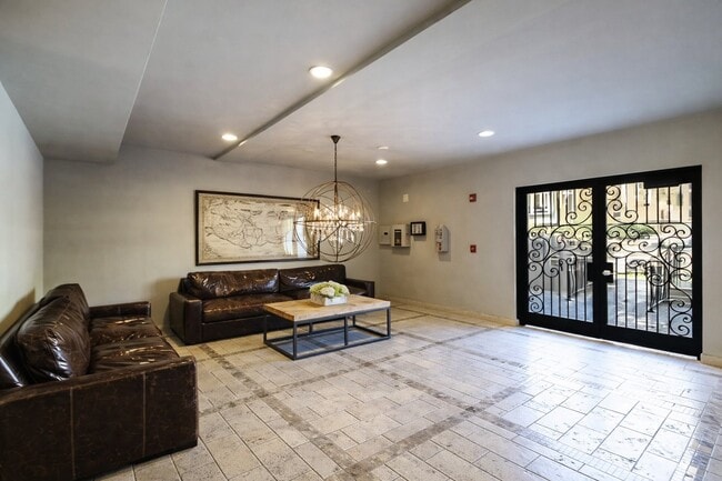 11848 Kiowa Ave, Unit PH7 in Los Angeles, CA - Building Photo - Building Photo