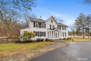 523 Danbury Rd in Wilton, CT - Building Photo