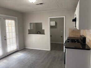 5406 Lyndhurst Dr in Houston, TX - Foto de edificio - Building Photo