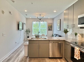 525 Parkway Dr NE in Atlanta, GA - Foto de edificio - Building Photo