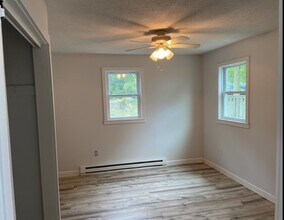 164 Military Hwy, Unit 2 Bedroom - 1 Bath Apt. in Gales Ferry, CT - Building Photo - Building Photo