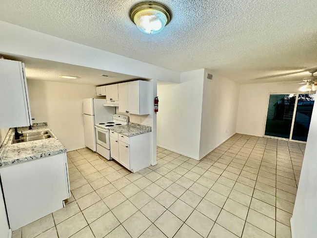 143 Walnut Ave-Unit -A in Long Beach, CA - Building Photo - Building Photo