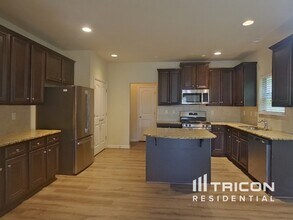5010 Tower View Trail in Snellville, GA - Foto de edificio - Building Photo
