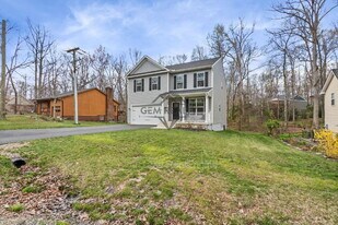 102 Monroe St in Locust Grove, VA - Building Photo