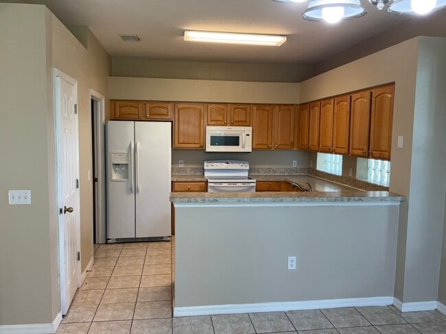 2804 Spring Meadow Dr in Plant City, FL - Building Photo - Building Photo