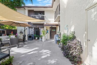 3387 Cocoplum Cir in Coconut Creek, FL - Building Photo - Building Photo