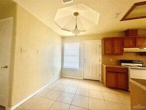 8 Kumquat St in Pharr, TX - Building Photo - Building Photo