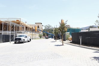 23500 Park Sorrento in Calabasas, CA - Foto de edificio - Building Photo