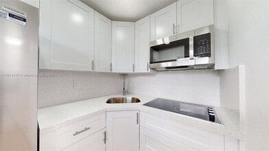 1201 SW 42nd Ave in Miami, FL - Building Photo - Building Photo