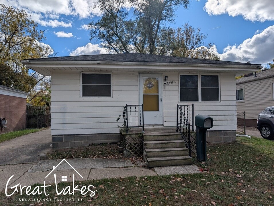 2368 Waltz Ave in Warren, MI - Building Photo