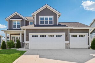 807 Lynn St in Waunakee, WI - Building Photo