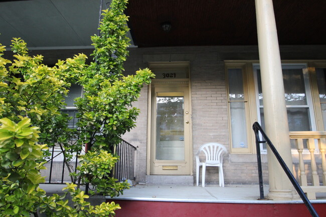 3021 N Calvert St in Baltimore, MD - Foto de edificio - Building Photo