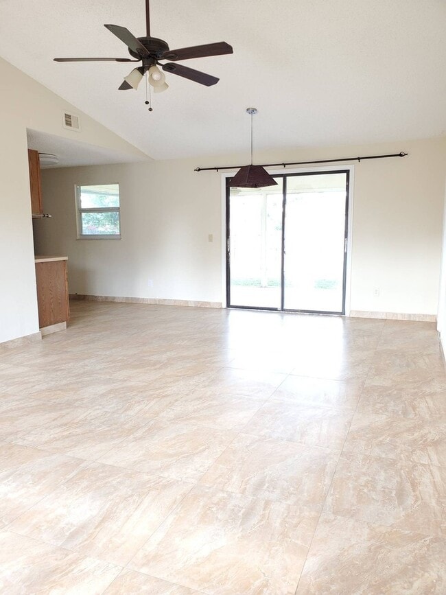 1734 SW Carolina St in Port St. Lucie, FL - Building Photo - Building Photo