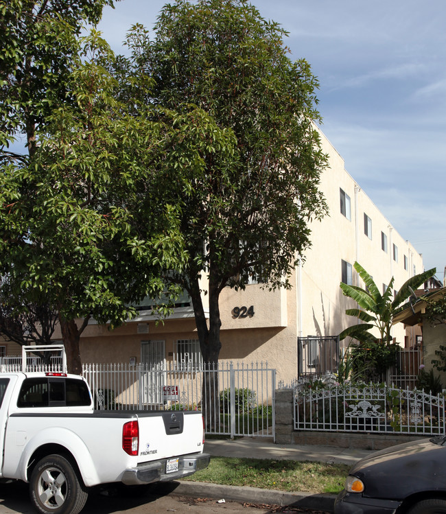 924 Gaviota Ave in Long Beach, CA - Foto de edificio - Building Photo