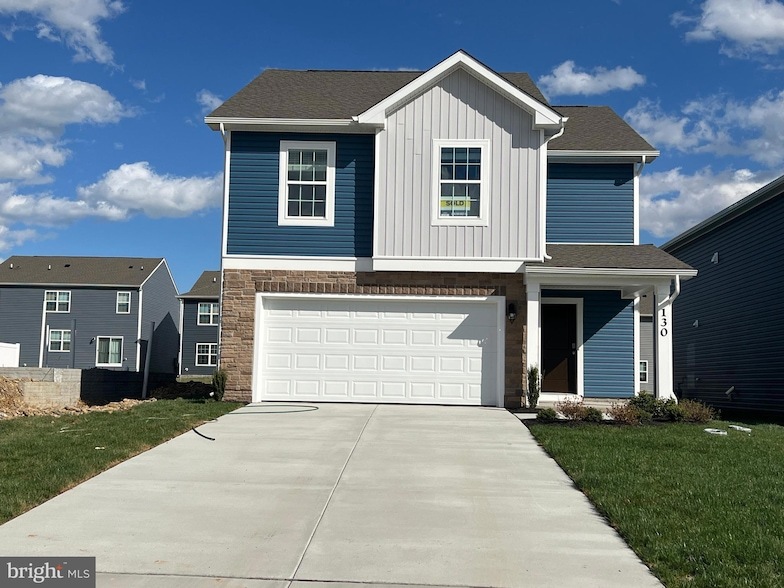 130 Charing Cross Dr in Stephens City, VA - Foto de edificio