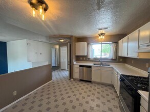 1638 Perma Dr NE in Rio Rancho, NM - Building Photo - Building Photo