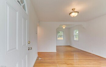 7725 Fayver Ave in Norfolk, VA - Building Photo - Building Photo