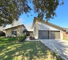 11 Heritage Dr in Vidor, TX - Building Photo
