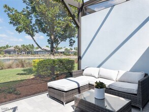 5697 Highbourne Dr in Naples, FL - Building Photo - Building Photo