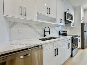 1671 Highland Dr N in Kelowna, BC - Building Photo - Building Photo