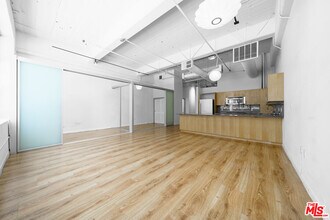1130 Flower St in Los Angeles, CA - Building Photo - Building Photo
