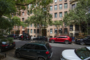 11 W 69th St in New York, NY - Foto de edificio - Building Photo