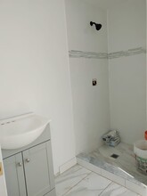143 Danforth Ave, Unit 1 in Jersey City, NJ - Building Photo - Building Photo