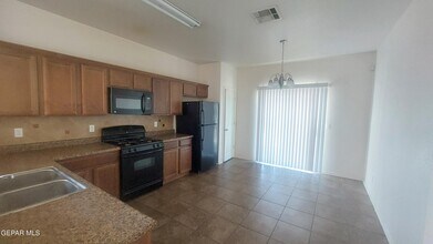 4768 Joseph Rodriguez Dr in El Paso, TX - Building Photo - Building Photo