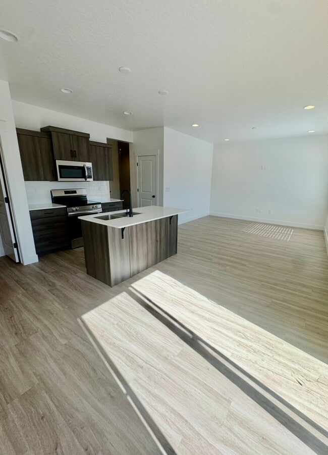 property at 5706 S Weehawken Ln