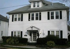 Edgewood Commons in West Berlin, NJ - Building Photo