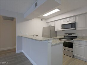 5321 Summerlin Rd in Ft. Myers, FL - Building Photo - Building Photo