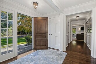 49 Grosset Rd in Greenwich, CT - Building Photo - Building Photo