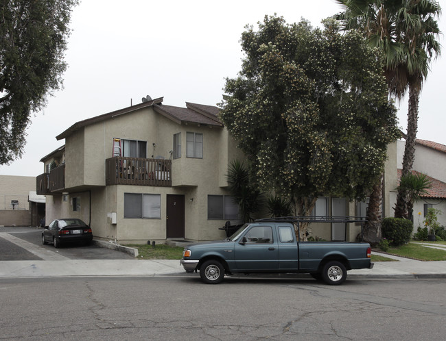 120 N Belinda Cir in Anaheim, CA - Foto de edificio - Building Photo