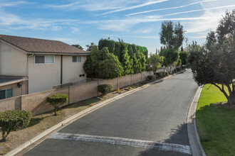 Villa Vallerto in Tustin, CA - Building Photo - Building Photo