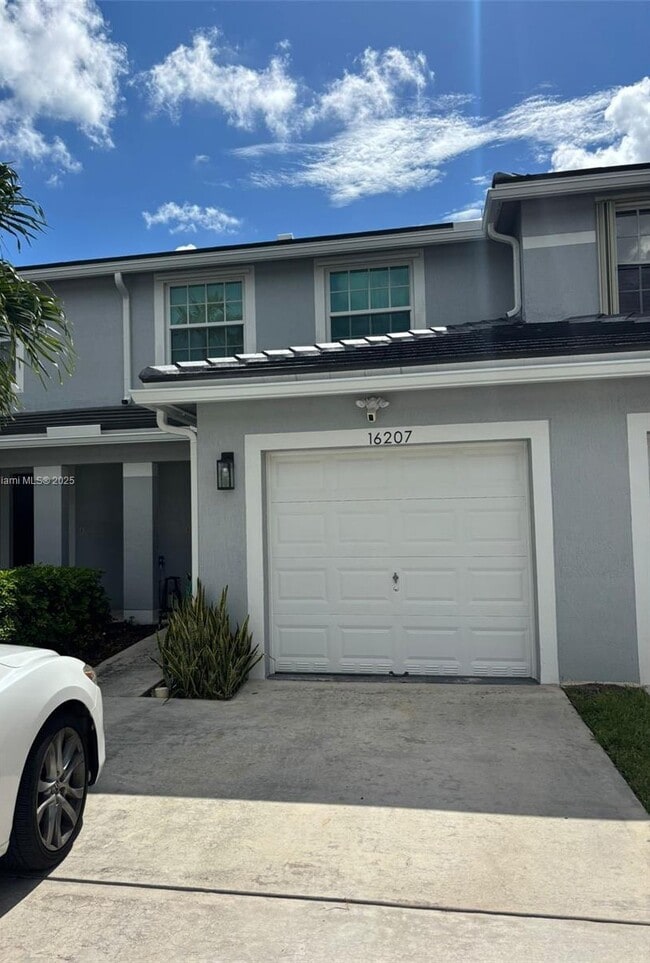 16207 Sierra Palms Dr