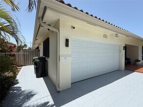 1721 NE 48th Ct in Oakland Park, FL - Building Photo - Building Photo