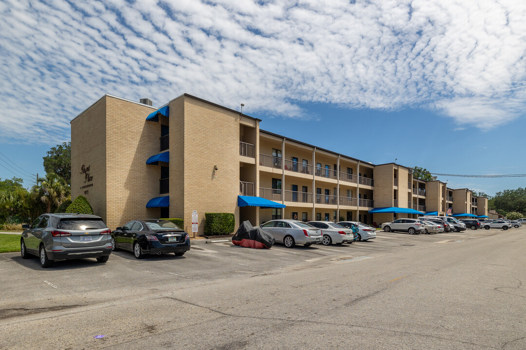 Regent Place in Jacksonville, FL - Building Photo