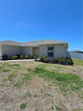 2122 NE 13th Pl in Cape Coral, FL - Building Photo - Building Photo