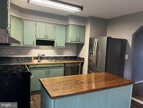 100 Caswell Ave in Glen Burnie, MD - Building Photo - Building Photo
