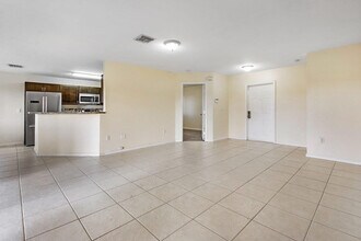 8460 NW 40th St in Coral Springs, FL - Building Photo - Building Photo