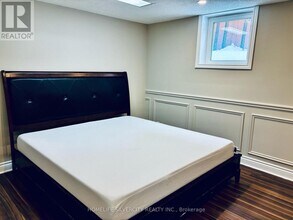 1259 Winterbourne Dr in Oakville, ON - Building Photo - Building Photo