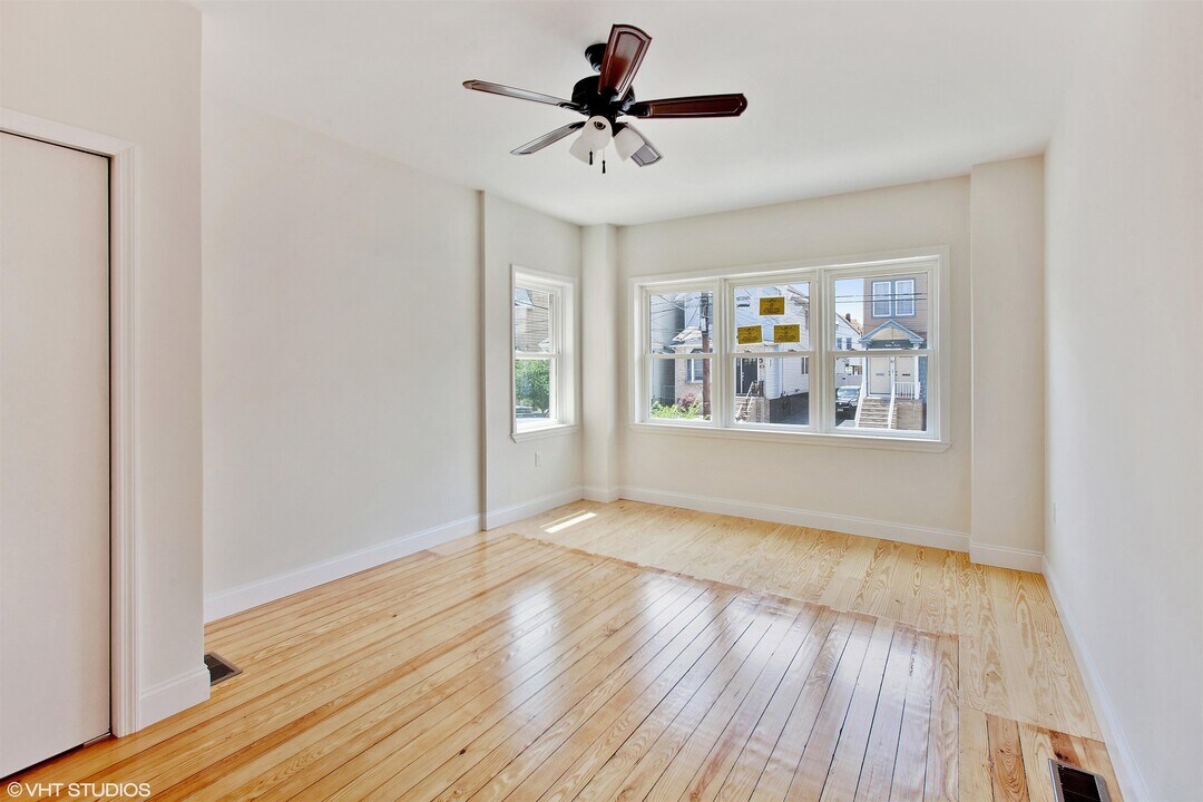 86 Newman Ave in Bayonne, NJ - Building Photo