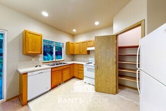 3010 Sugarloaf St SE in Olympia, WA - Building Photo - Building Photo
