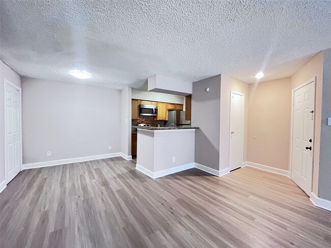 10101 S Gessner Rd in Houston, TX - Building Photo - Building Photo
